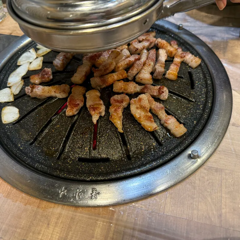 고기가 익어가는 모습