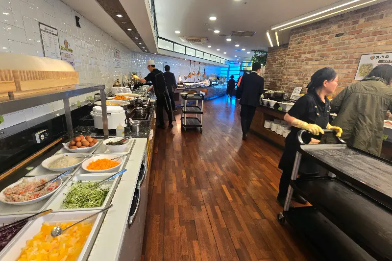 넓은 매장 내부