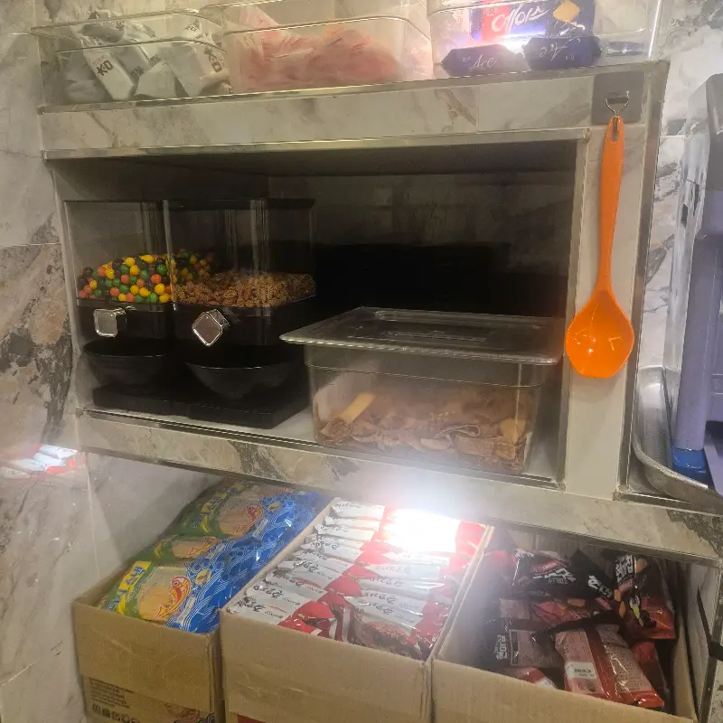 다양한 스낵과 라면이 준비된 셀프바