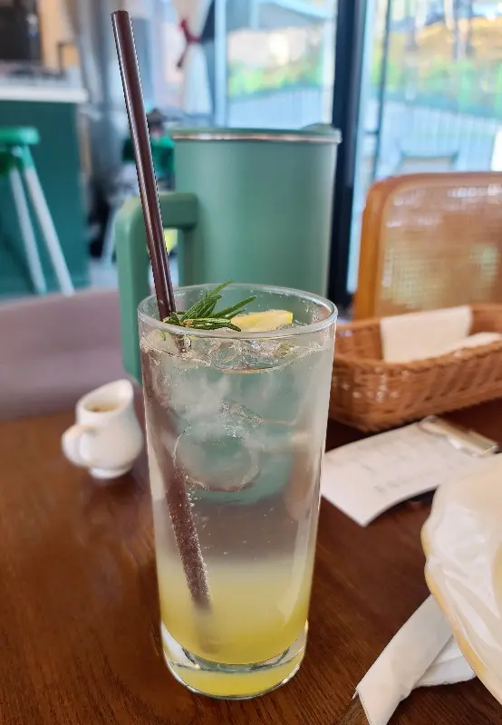 카페 외부 모습