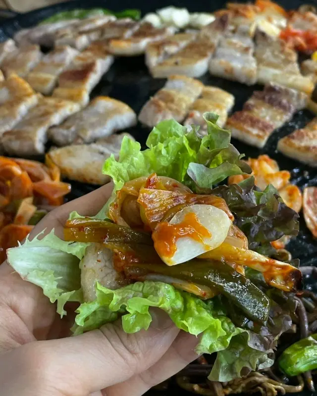 다채로운 조합으로 즐기는 삼겹살 쌈
