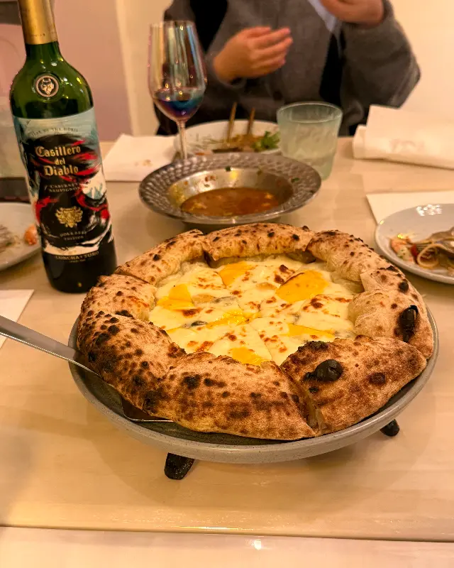 와인과 함께 즐기는 피자