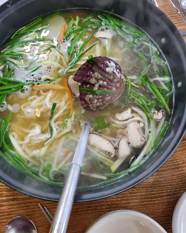 황태해물치커리칼국수