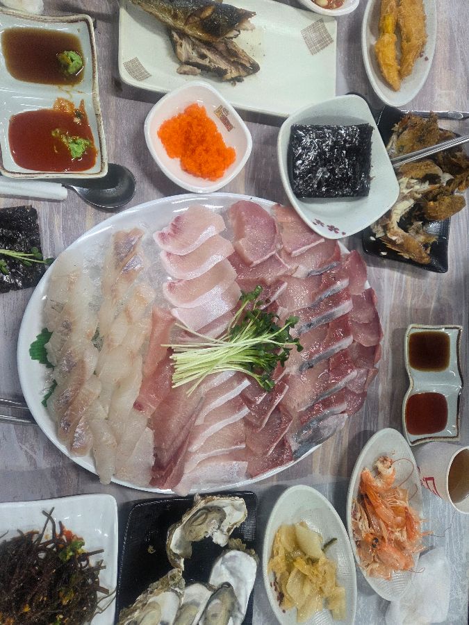 신선한 해산물 한 상 차림