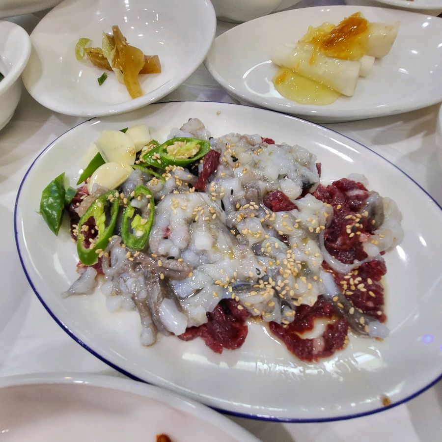 신선한 낙지 탕탕이