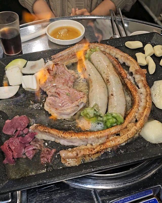 곱창 위에서 화려하게 펼쳐지는 불쇼