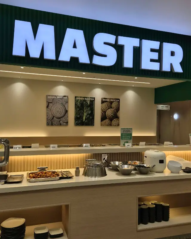 다양한 뷔페 메뉴가 준비된 코너