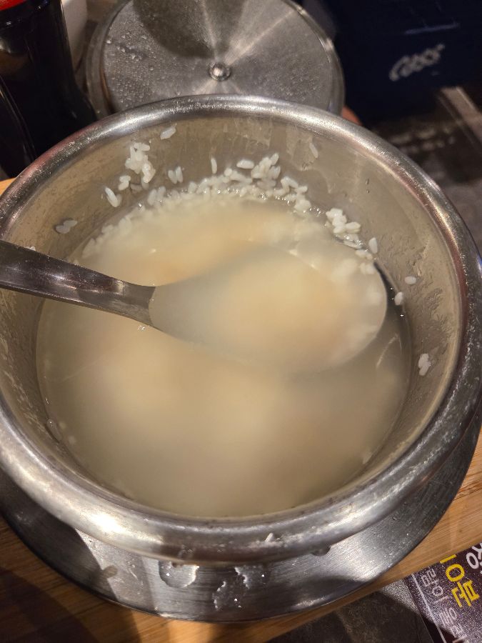 고소한 누룽지를 맛볼 수 있는 솥밥