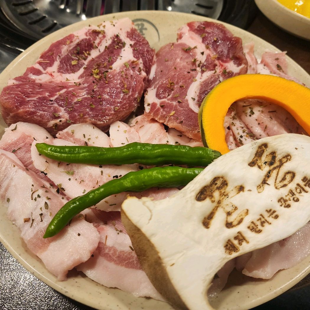 신선함이 느껴지는 고기 모듬