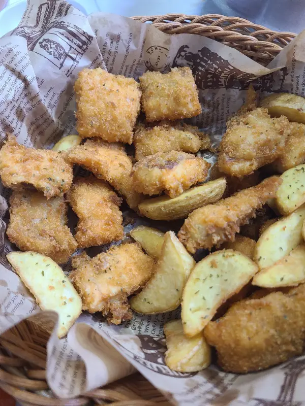 바삭하게 튀겨진 송어튀김