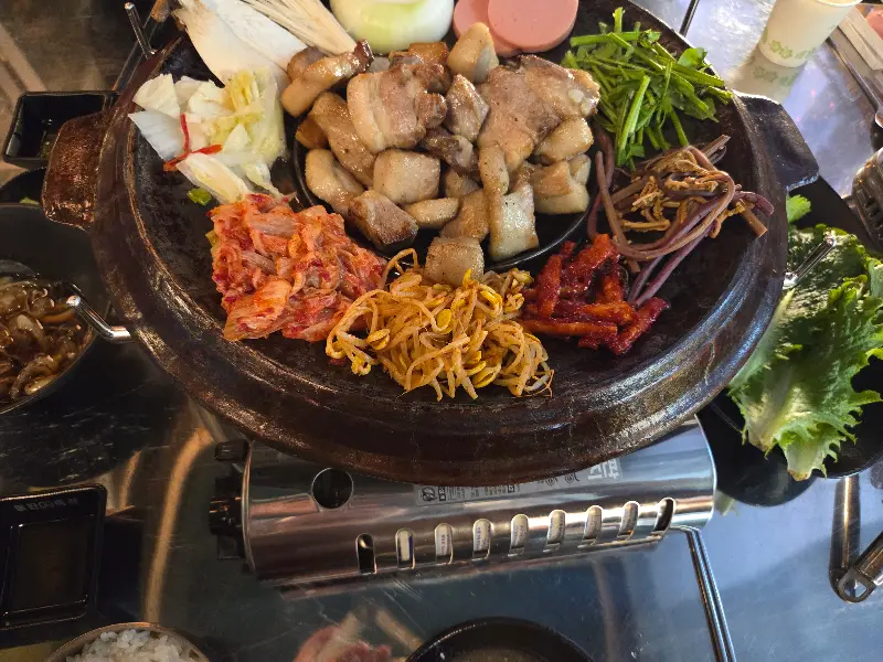 푸짐한 돼지 한 판