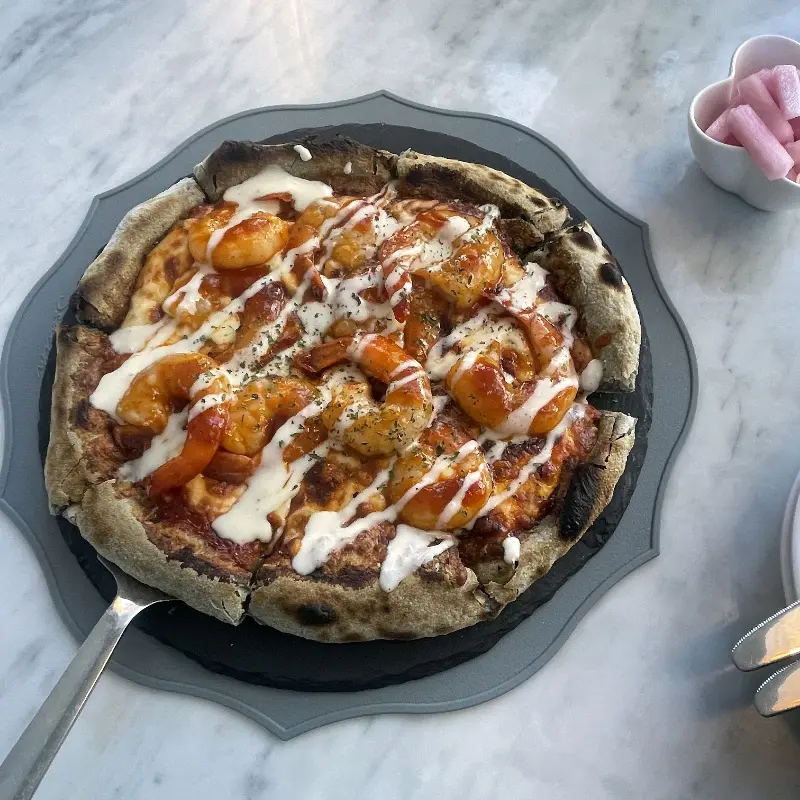 새우 폭탄 피자의 비주얼