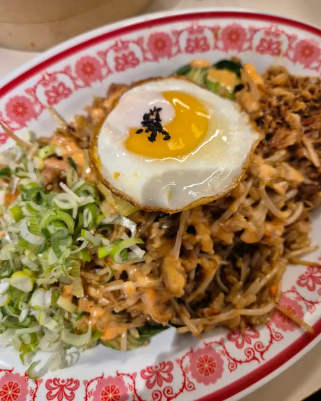 계란후라이가 올라간 볶음면