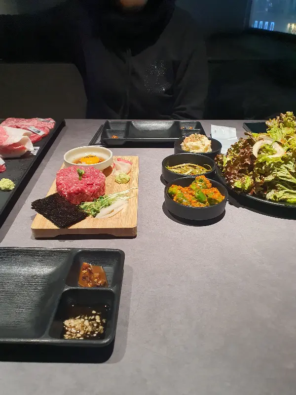 우주화로구이의 정갈한 상차림