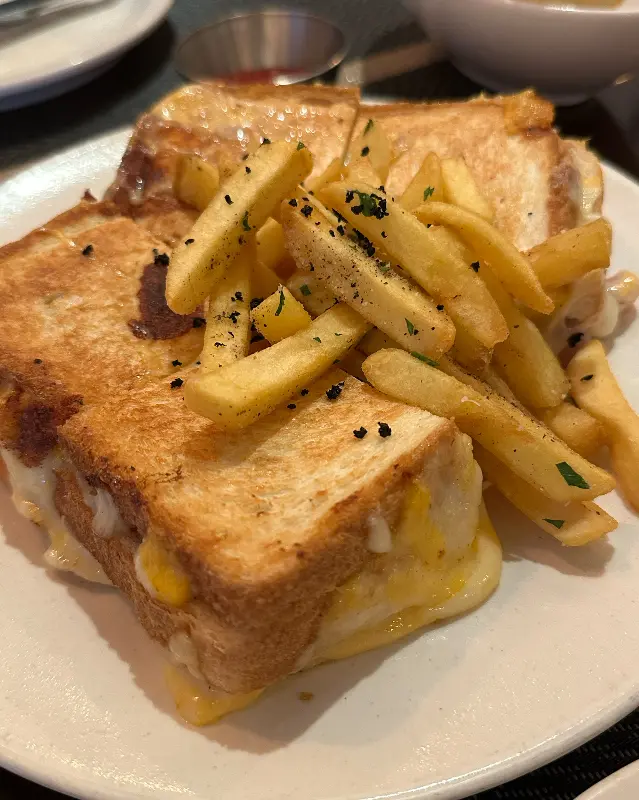 압도적인 비주얼의 치즈 몬스터