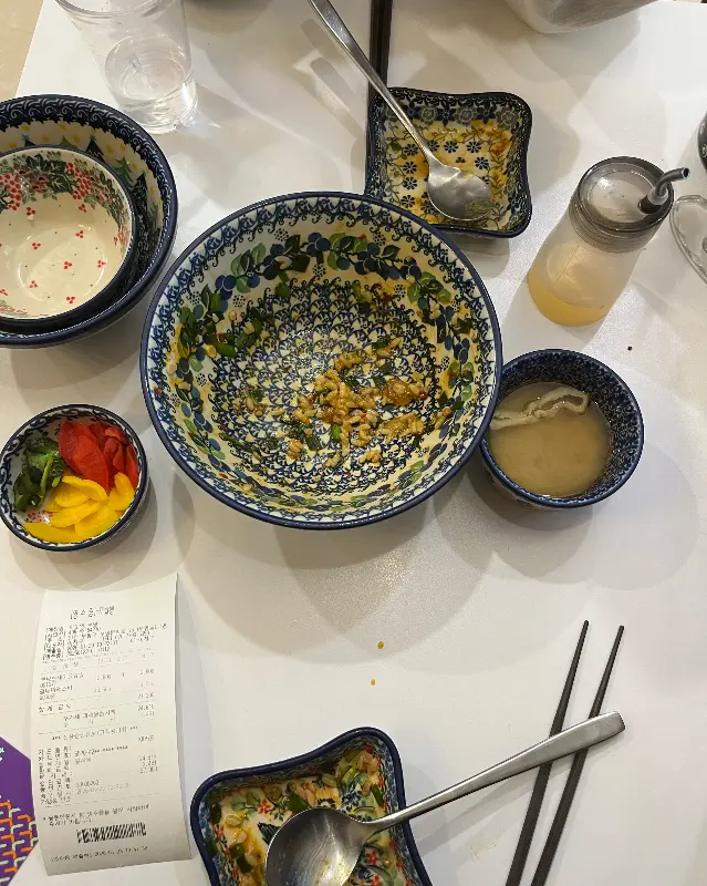 깔끔하게 비워진 그릇