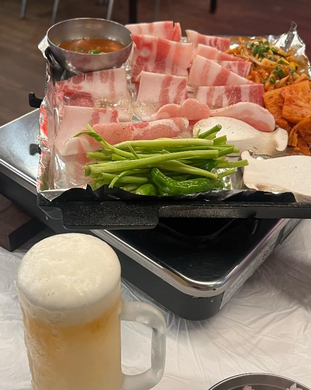 냉삼과 함께 곁들여 먹는 시원한 맥주