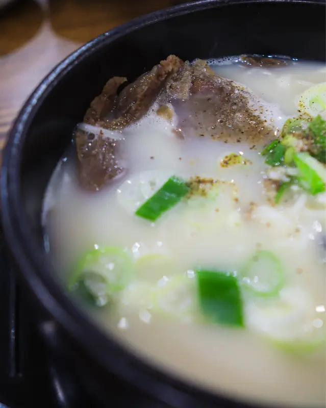 진한 국물이 매력적인 설렁탕