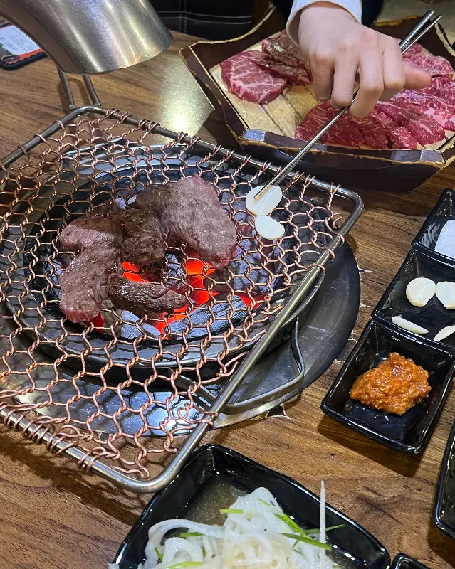 입맛을 돋우는 푸짐한 밑반찬