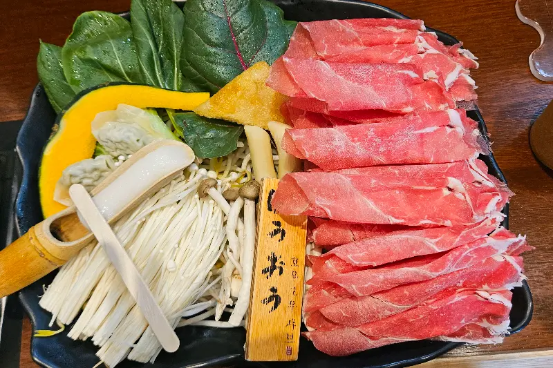 샤브샤브 재료 한 상 차림