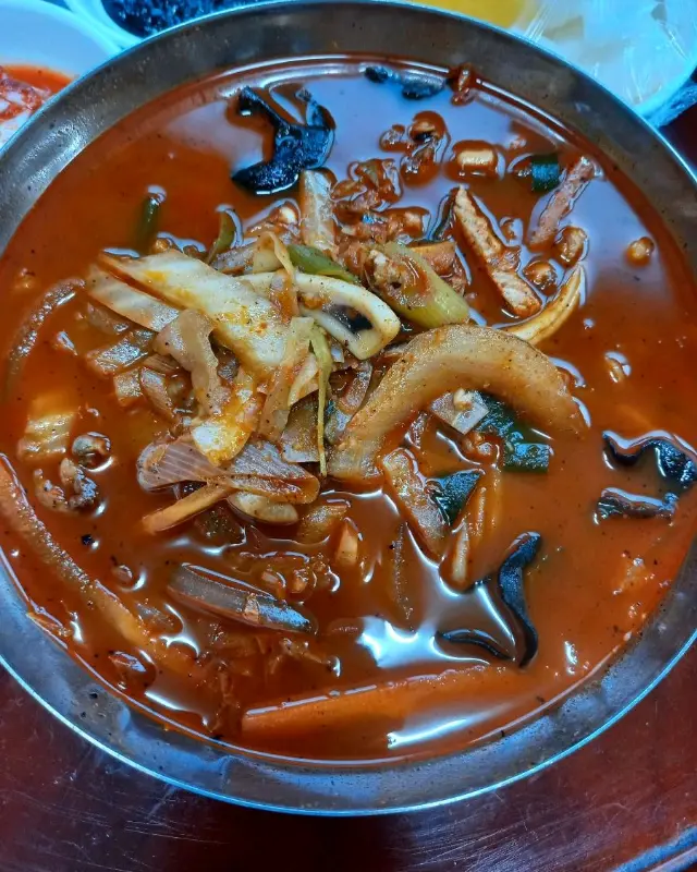 해산물이 듬뿍 들어간 짬뽕