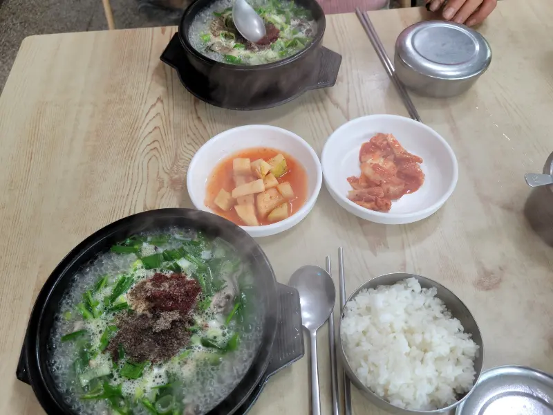 푸짐한 순대국밥 한 상