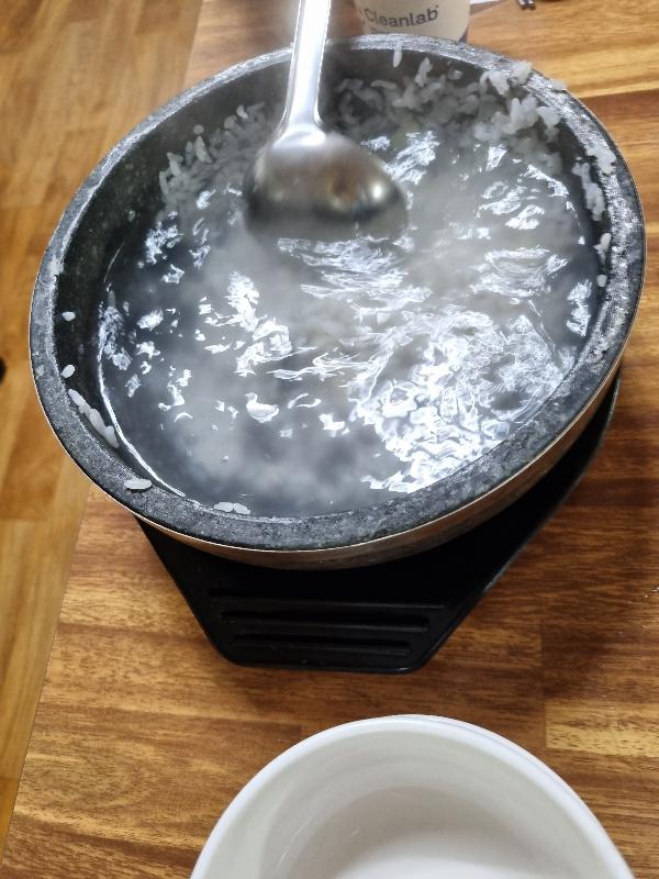 갓 지은 돌솥밥