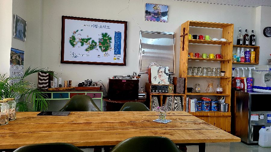 카페 내부 인테리어