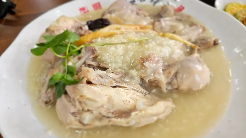 황칠누룽지닭백숙의 웅장한 자태