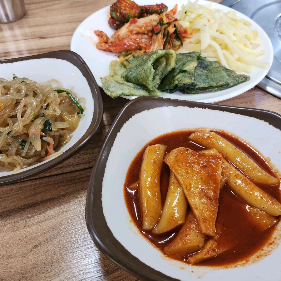 매콤달콤한 떡볶이