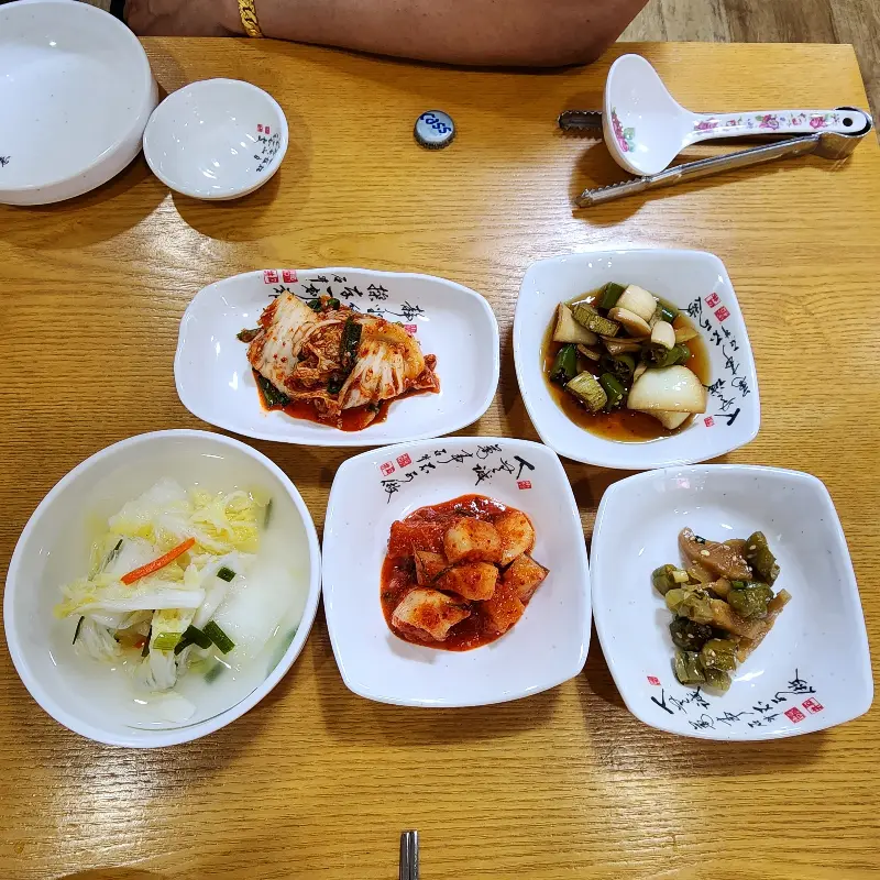 정갈하고 맛깔스러운 밑반찬