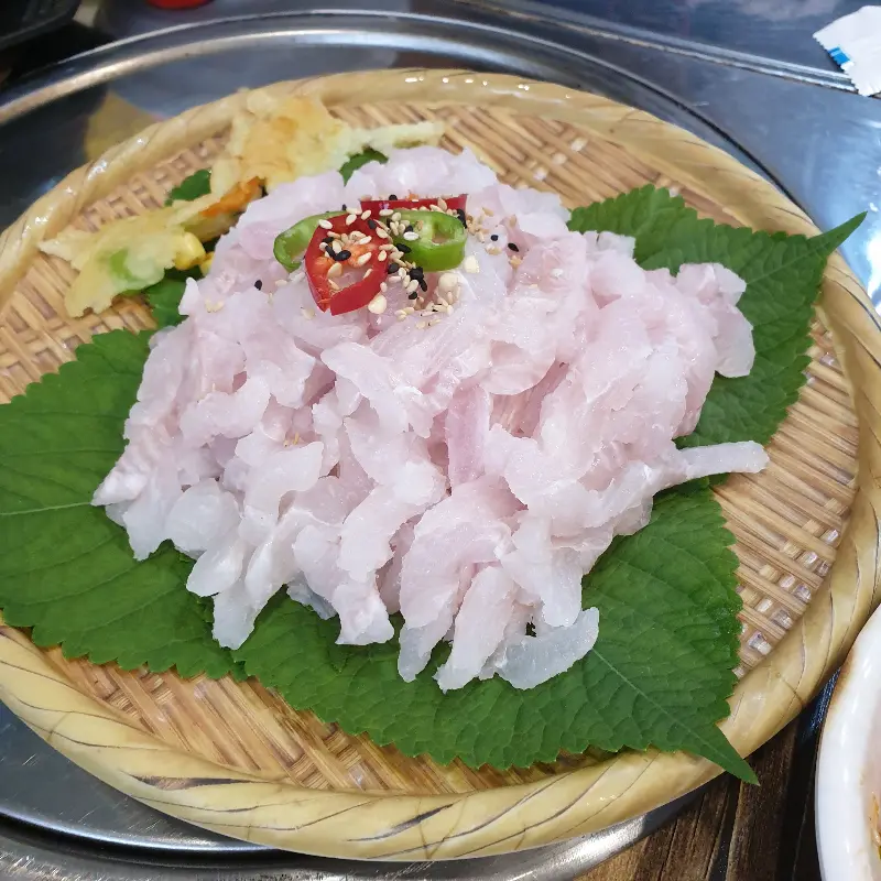 싱싱한 도다리회의 아름다운 모습