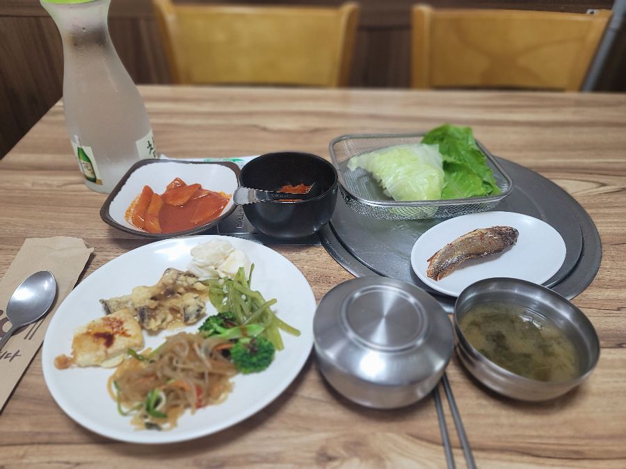 푸짐하게 차려진 한 상 차림