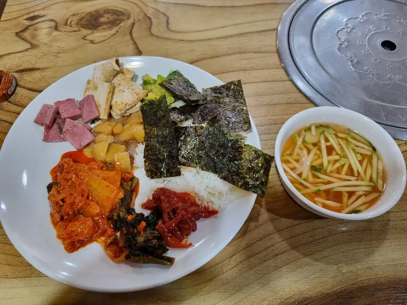 삼겹살과 밑반찬