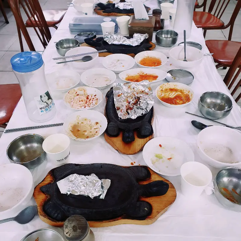 황태명가 테이블 전경