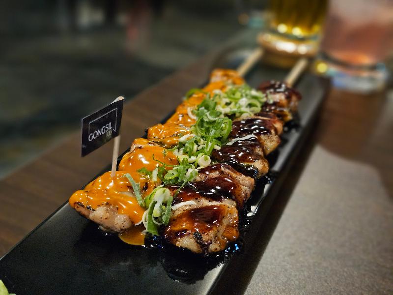 윤기가 흐르는 닭꼬치