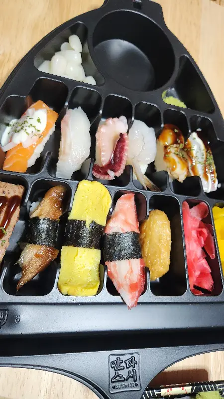 가지런히 놓인 초밥