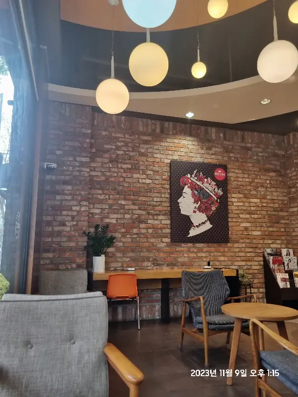 할리스커피 내부 인테리어