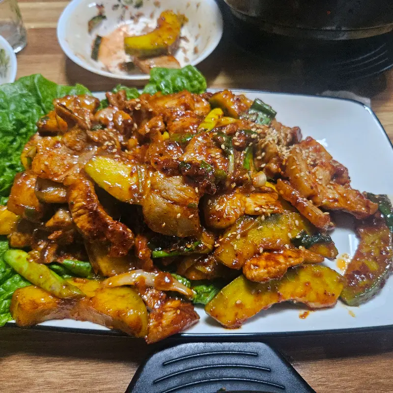 윤기가 흐르는 제육볶음