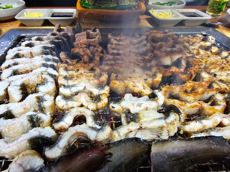 노릇노릇하게 구워진 장어