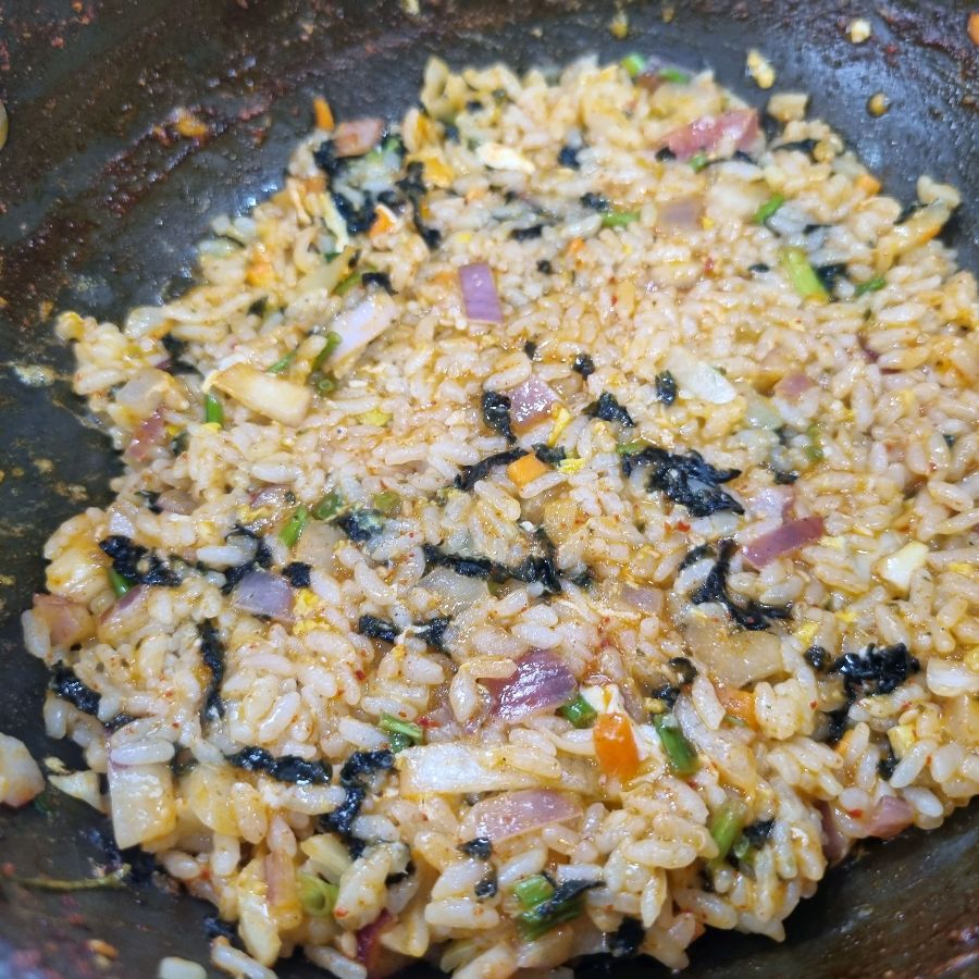 고소하고 매콤한 볶음밥