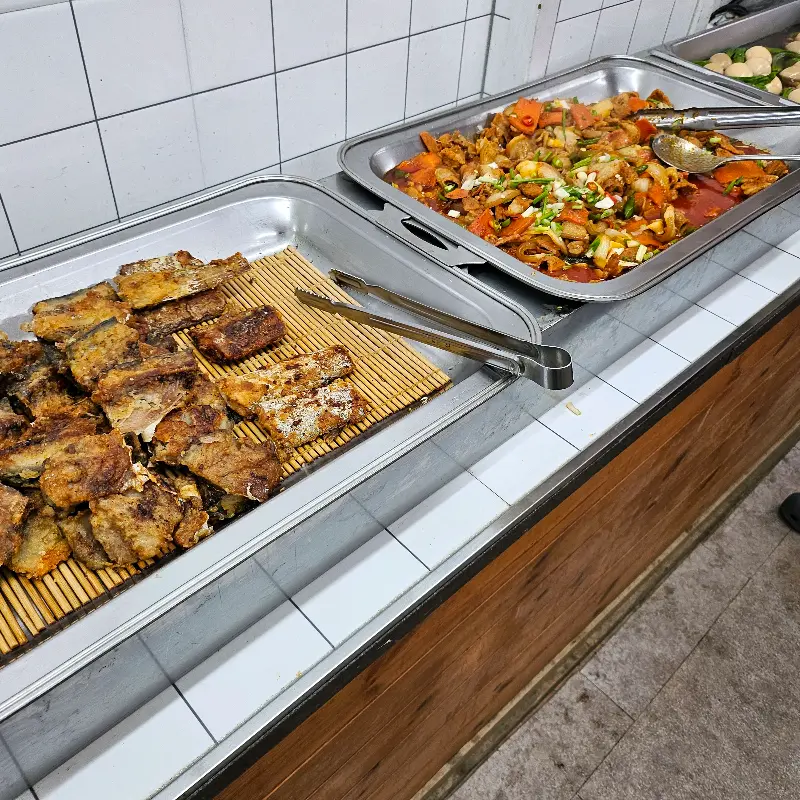 생선구이와 제육볶음