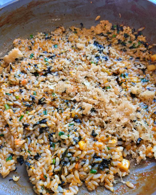 고소하고 짭짤한 볶음밥