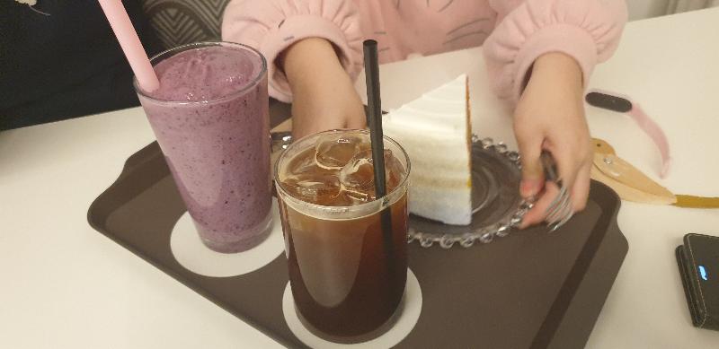 카페비야 음료와 케이크