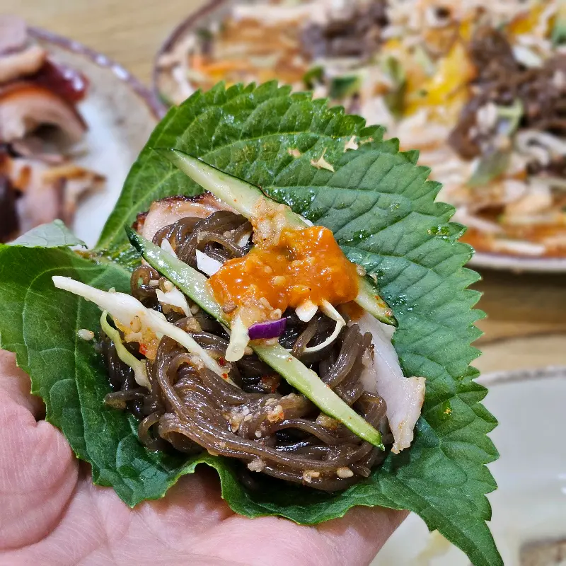 족발 쟁반국수 쌈