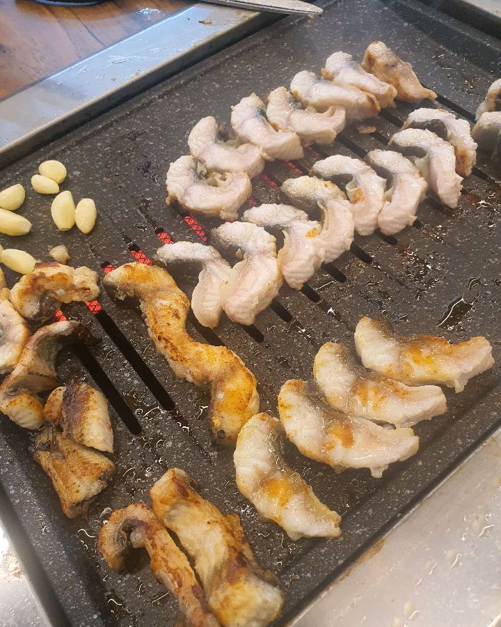 노릇하게 익어가는 장어