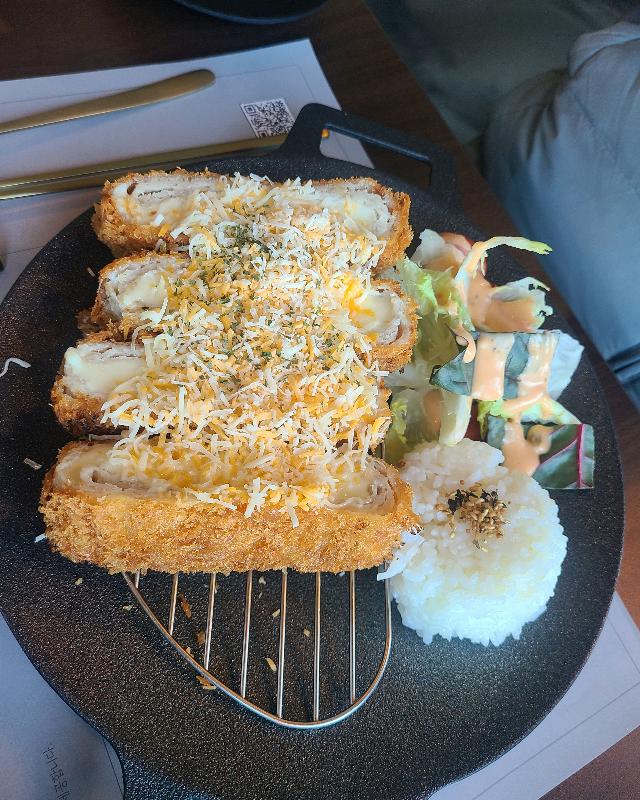 눈꽃 치즈 돈까스