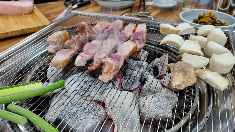 숯불에 구워 더욱 맛있는 오겹살