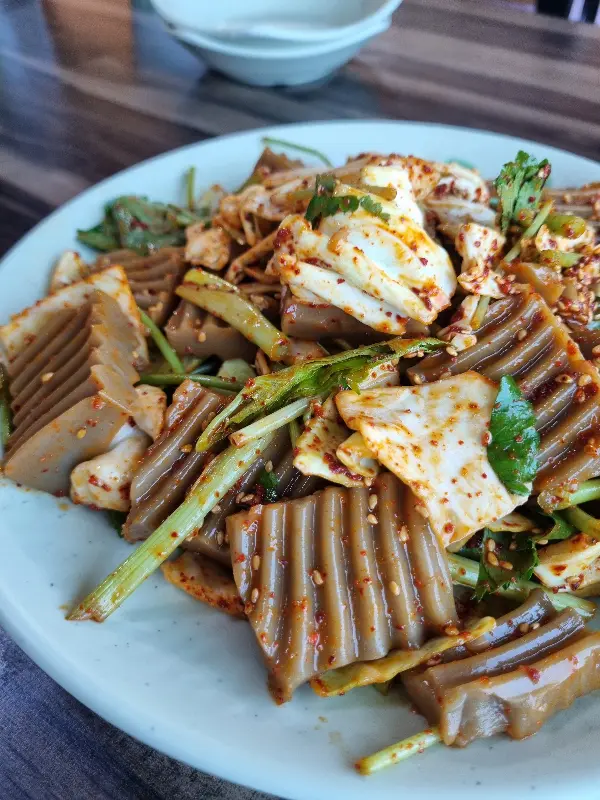 매콤한 도토리묵