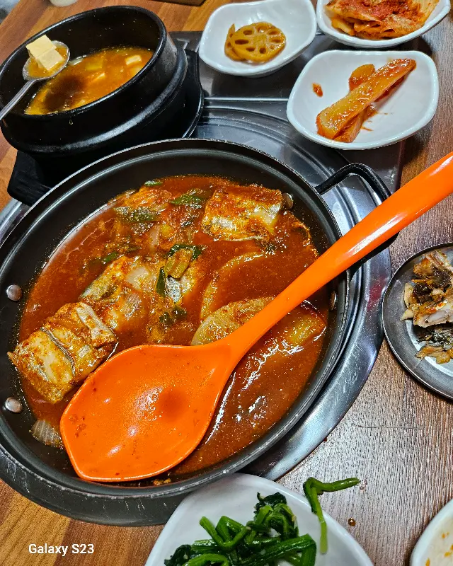 순두부찌개와 밑반찬